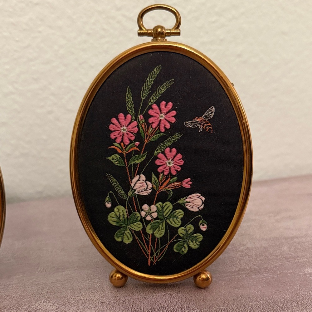 Floral Embroidered Oval Frames - Picture 3 of 6